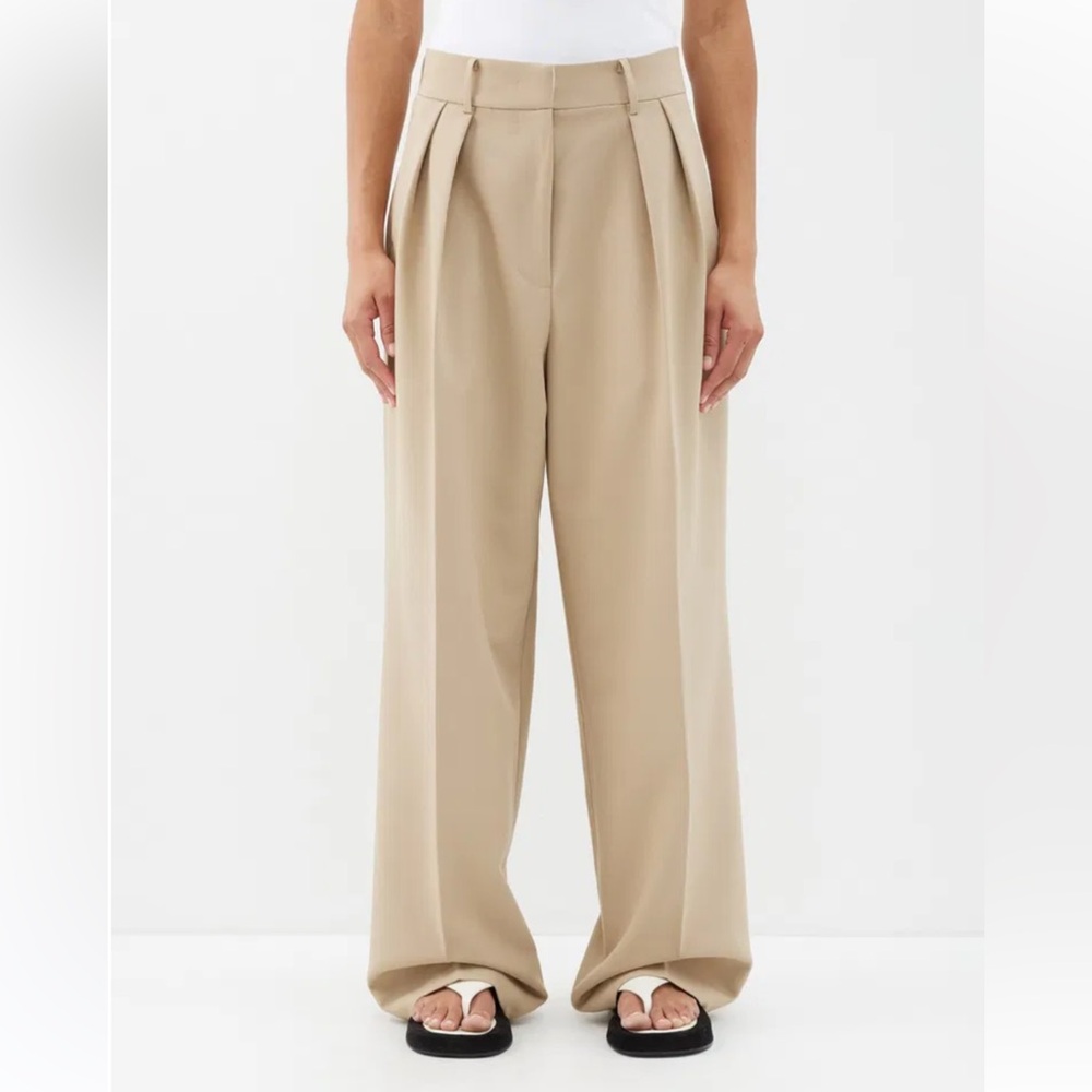 NWT The Frankie Shop Corrin Pleated trousers in beige
